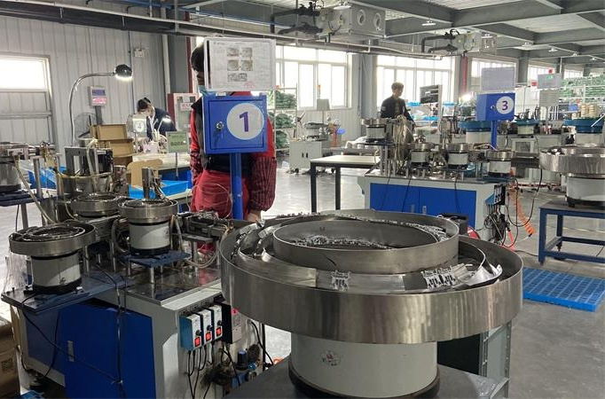 英国威廉集团官网接线端子厂家生产车间